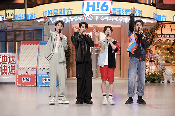 《长沙夜生活》《惊天救援》剧组齐聚好六街 檀健次韩东君互相撕纸荷尔蒙爆