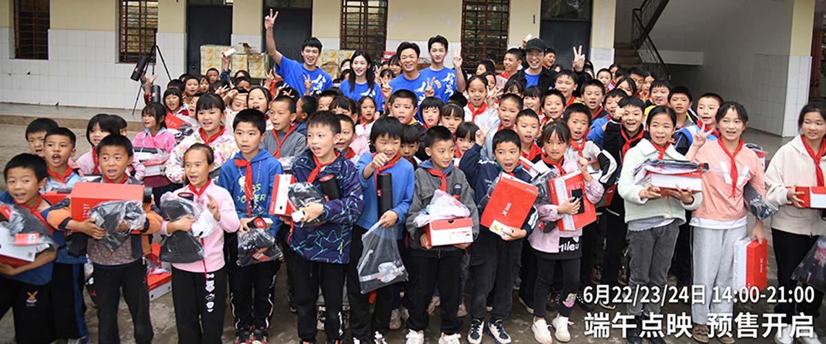《八角笼中》走进突迷希望小学  “钢七连”兄弟同框传递暖心祝愿