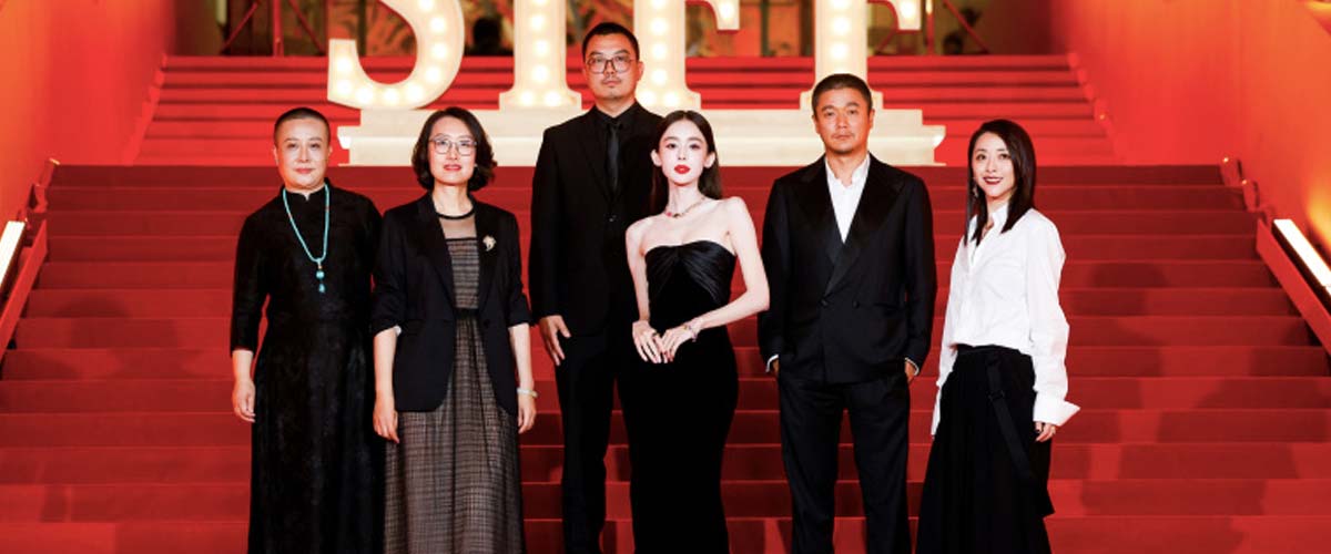 电影《出入平安》主演阵容合体亮相上影节 微博电影之夜斩获四奖